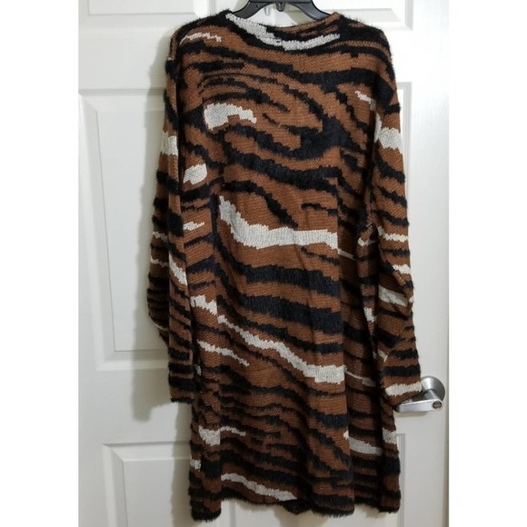 New!! Plus‎ Eyelash fuzzy tiger striped coat plus - Picture 2 of 6